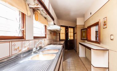 Casa de 5 ambientes en venta en Turdera con Jardín