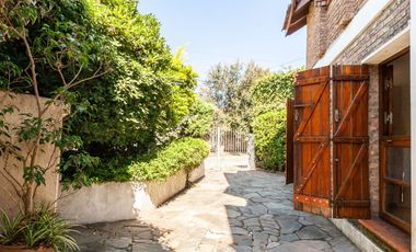 Casa de 5 ambientes en venta en Turdera con Jardín