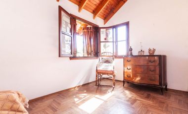 Casa de 5 ambientes en venta en Turdera con Jardín