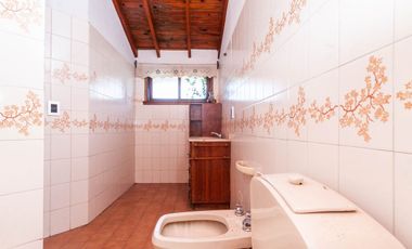 Casa de 5 ambientes en venta en Turdera con Jardín