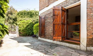 Casa de 5 ambientes en venta en Turdera con Jardín