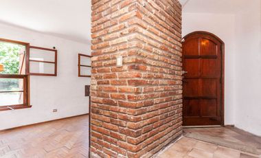 Casa de 5 ambientes en venta en Turdera con Jardín