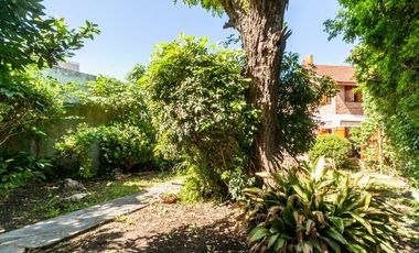 Casa de 5 ambientes en venta en Turdera con Jardín