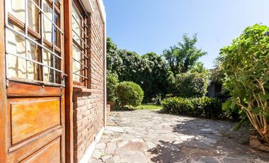 Casa de 5 ambientes en venta en Turdera con Jardín