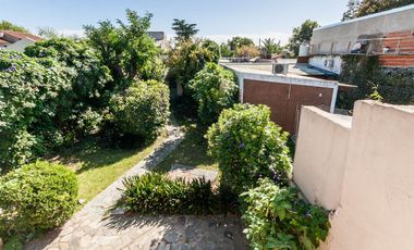 Casa de 5 ambientes en venta en Turdera con Jardín