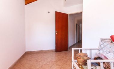 Casa de 5 ambientes en venta en Turdera con Jardín