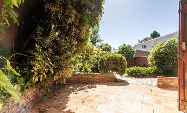 Casa de 5 ambientes en venta en Turdera con Jardín