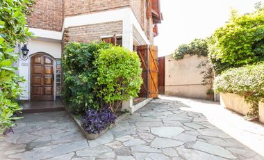 Casa de 5 ambientes en venta en Turdera con Jardín