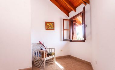 Casa de 5 ambientes en venta en Turdera con Jardín