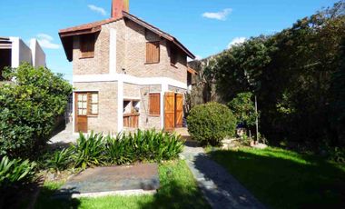 Casa de 5 ambientes en venta en Turdera con Jardín