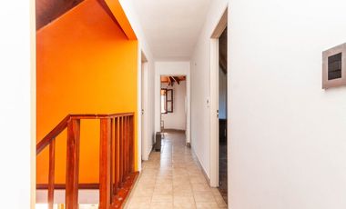 Casa de 5 ambientes en venta en Turdera con Jardín
