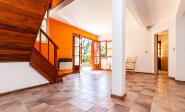 Casa de 5 ambientes en venta en Turdera con Jardín