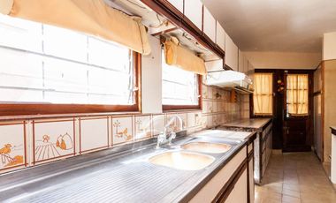 Casa de 5 ambientes en venta en Turdera con Jardín