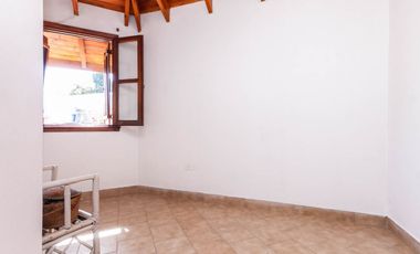 Casa de 5 ambientes en venta en Turdera con Jardín