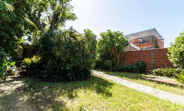 Casa de 5 ambientes en venta en Turdera con Jardín