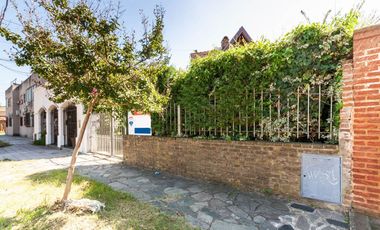 Casa de 5 ambientes en venta en Turdera con Jardín