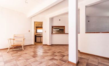 Casa de 5 ambientes en venta en Turdera con Jardín