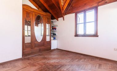 Casa de 5 ambientes en venta en Turdera con Jardín