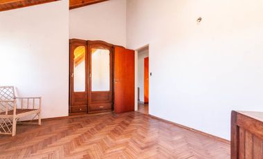 Casa de 5 ambientes en venta en Turdera con Jardín