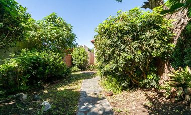 Casa de 5 ambientes en venta en Turdera con Jardín