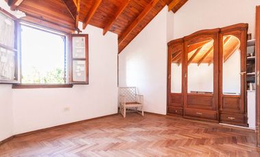 Casa de 5 ambientes en venta en Turdera con Jardín