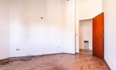 Casa de 5 ambientes en venta en Turdera con Jardín