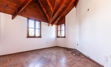 Casa de 5 ambientes en venta en Turdera con Jardín