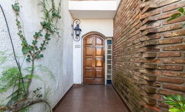 Casa de 5 ambientes en venta en Turdera con Jardín