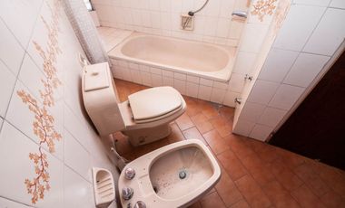 Casa de 5 ambientes en venta en Turdera con Jardín