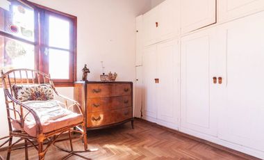 Casa de 5 ambientes en venta en Turdera con Jardín