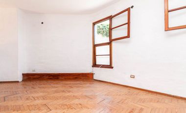 Casa de 5 ambientes en venta en Turdera con Jardín