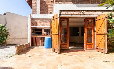 Casa de 5 ambientes en venta en Turdera con Jardín