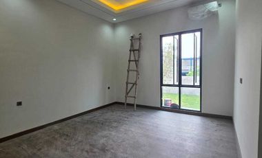 Dijual Rumah baru, specs high grade mewah, Graha Family di Surabaya