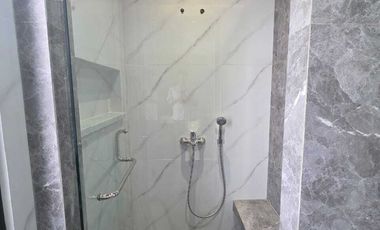 Dijual Rumah baru, specs high grade mewah, Graha Family di Surabaya