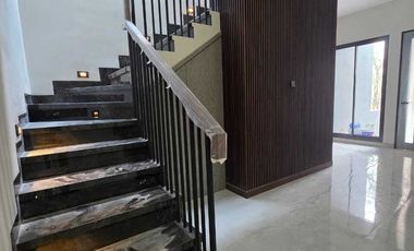 Dijual Rumah baru, specs high grade mewah, Graha Family di Surabaya