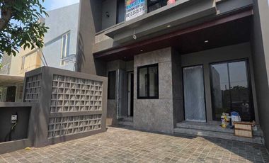 Dijual Rumah baru, specs high grade mewah, Graha Family di Surabaya