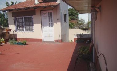 Casa en venta - 4 Dormitorios 3 Baños 1 Cochera - 226Mts2  - Villa Ballester