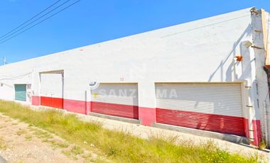 Carr. Celaya-Salvatierra: Amplias bodegas, cerca a vias rapidas de comunicación