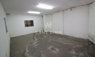 Carr. Celaya-Salvatierra: Amplias bodegas, cerca a vias rapidas de comunicación