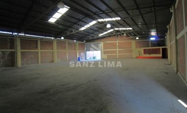 Carr. Celaya-Salvatierra: Amplias bodegas, cerca a vias rapidas de comunicación