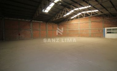 Carr. Celaya-Salvatierra: Amplias bodegas, cerca a vias rapidas de comunicación