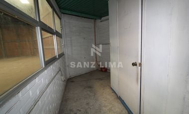 Carr. Celaya-Salvatierra: Amplias bodegas, cerca a vias rapidas de comunicación