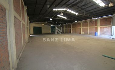 Carr. Celaya-Salvatierra: Amplias bodegas, cerca a vias rapidas de comunicación