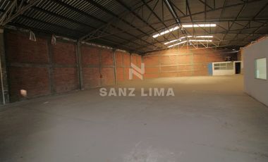 Carr. Celaya-Salvatierra: Amplias bodegas, cerca a vias rapidas de comunicación