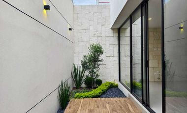 AMPLIA E ILUMINADA CASA NUEVA EN VENTA EN CONDOMINIO 3 ARROYOS, NORPONIENTE AGS.