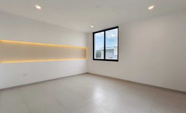 AMPLIA E ILUMINADA CASA NUEVA EN VENTA EN CONDOMINIO 3 ARROYOS, NORPONIENTE AGS.