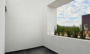 AMPLIA E ILUMINADA CASA EN VENTA EN CONDOMINIO 3 ARROYOS, NORPONIENTE AGS.