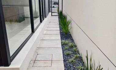 AMPLIA E ILUMINADA CASA NUEVA EN VENTA EN CONDOMINIO 3 ARROYOS, NORPONIENTE AGS.