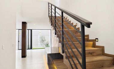 AMPLIA E ILUMINADA CASA NUEVA EN VENTA EN CONDOMINIO 3 ARROYOS, NORPONIENTE AGS.