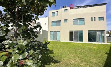 Casa de Lujo en venta en Provenza Zona Sur Santa Anita
